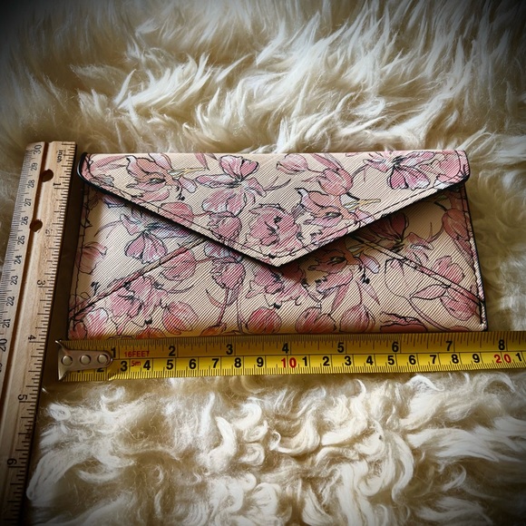 Pink blossom wallet from MNG Mango - Picture 2 of 3